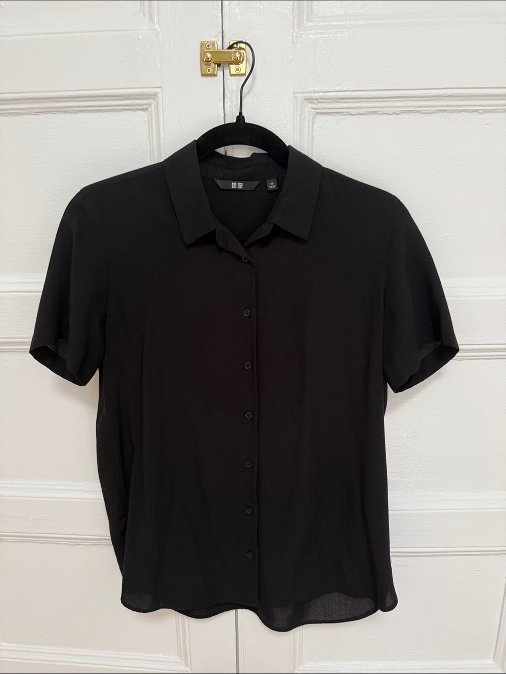 Uniqlo Black Short-Sleeve Button-Down Shirt